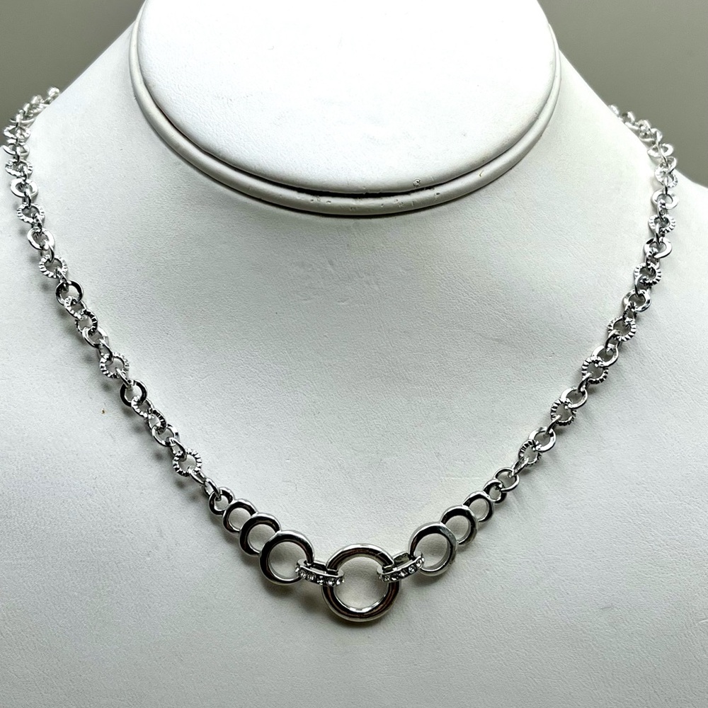 Chic Silver Tone Interlocking Circles Chain Necklace - Modern Statement Jewelry